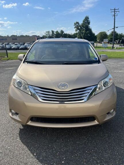 2011 TOYOTA Sienna