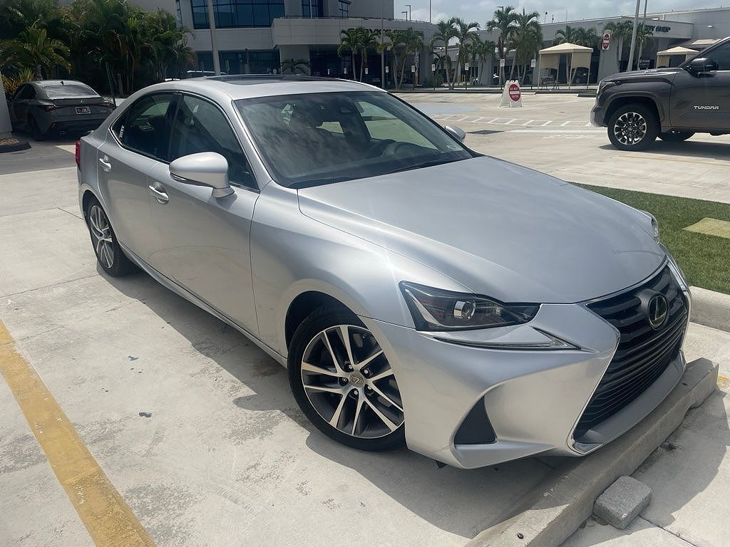 2019 LEXUS IS