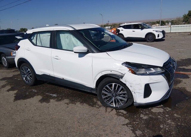 2022 NISSAN Kicks