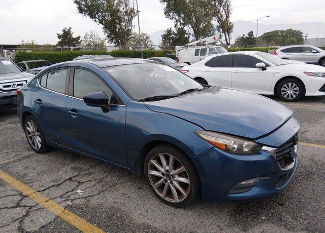 2017 MAZDA Mazda3