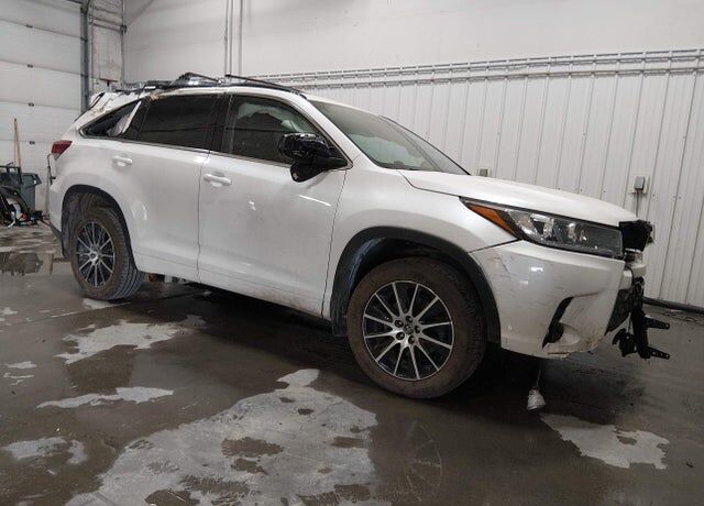 2017 TOYOTA Highlander
