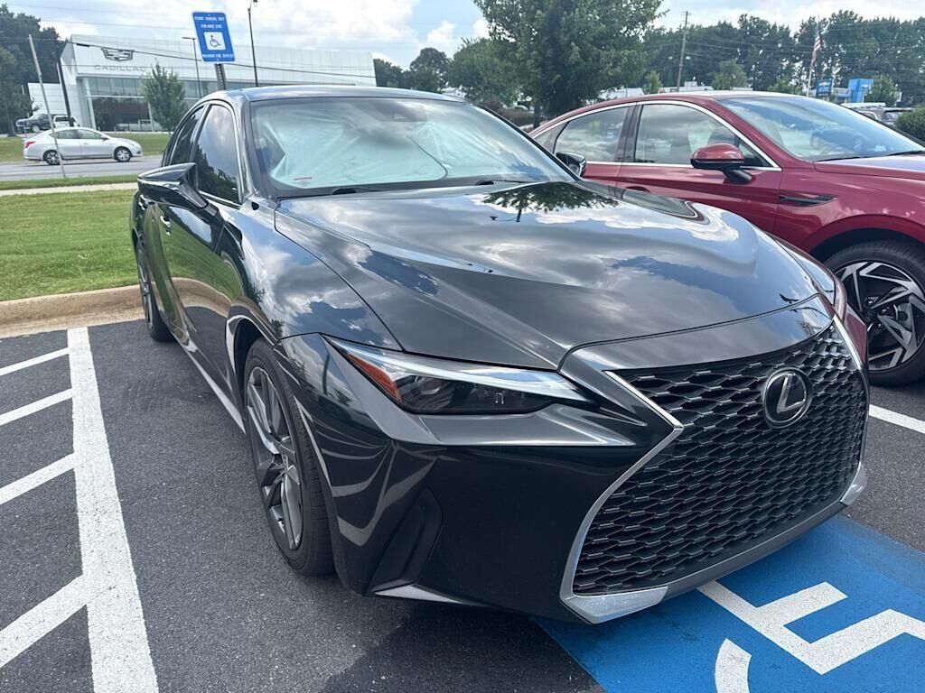 2022 LEXUS IS
