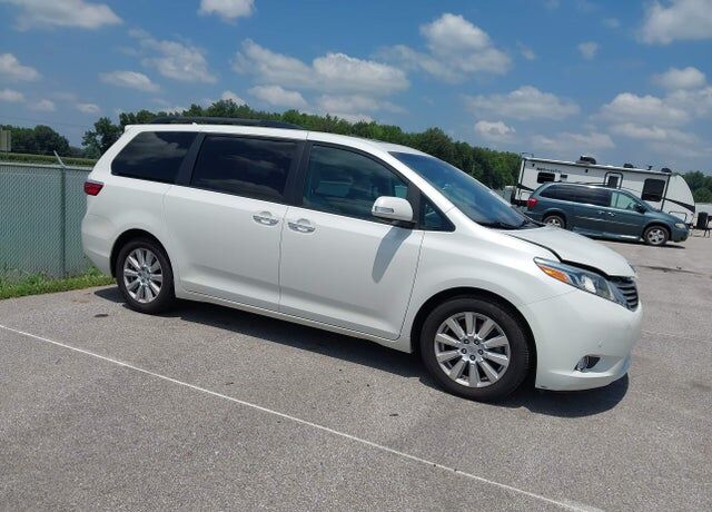 2017 TOYOTA Sienna