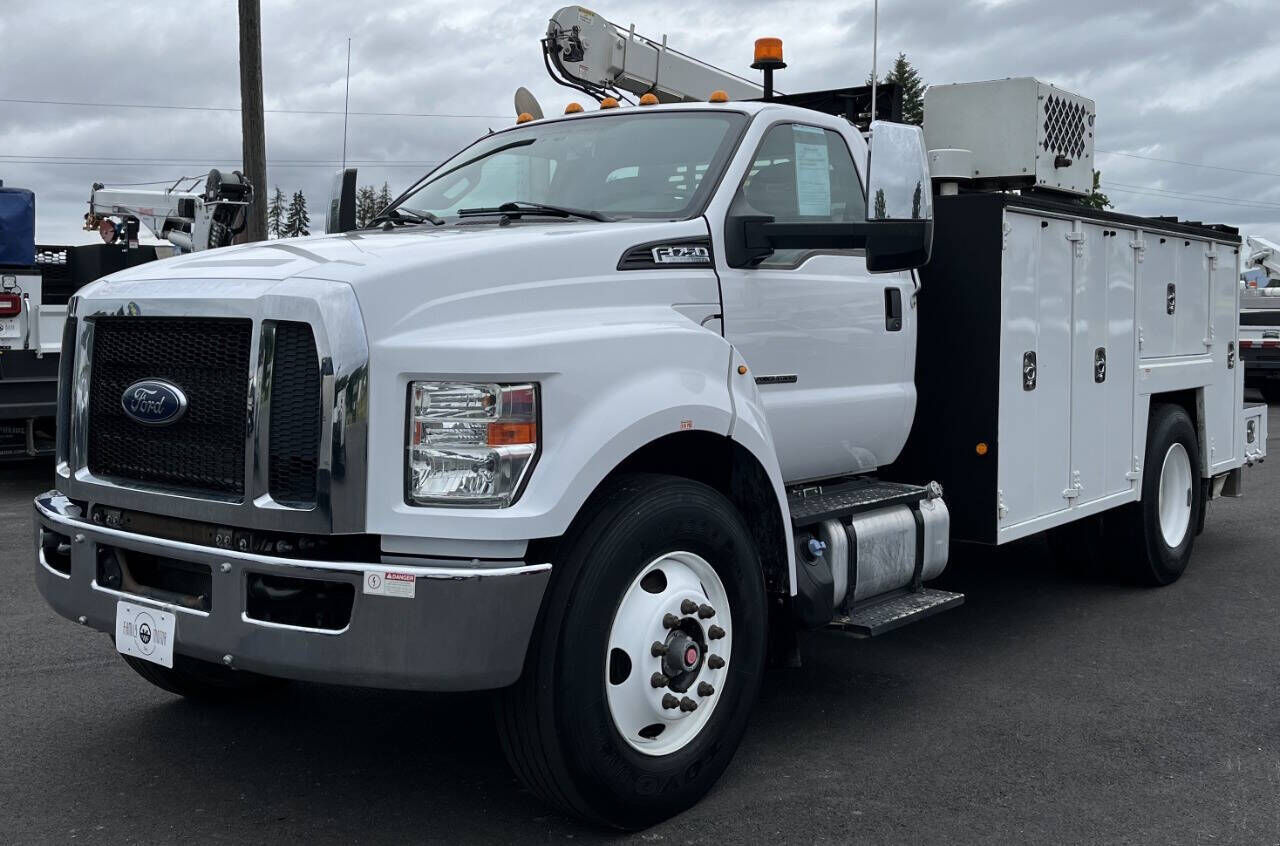 2017 FORD F-750
