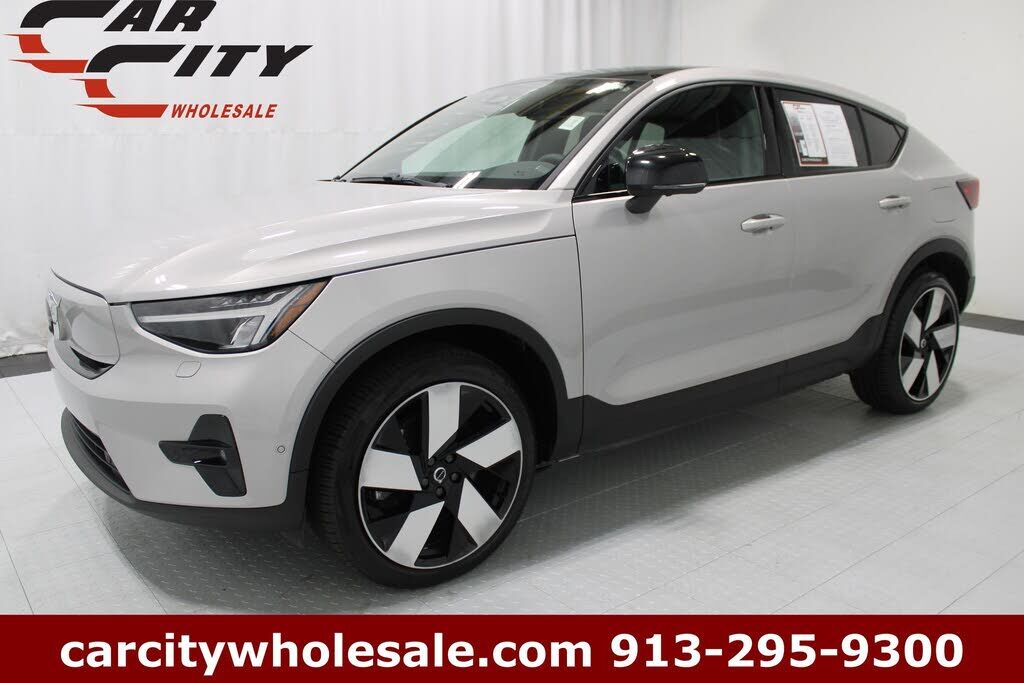 2023 VOLVO C40