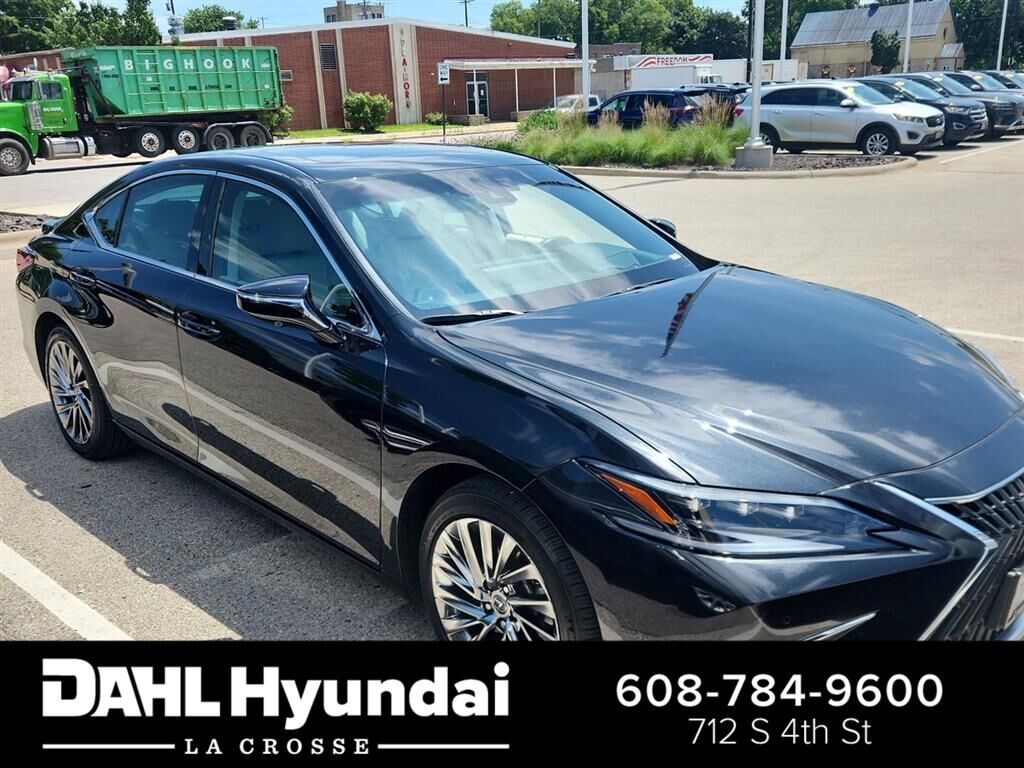 2024 LEXUS ES