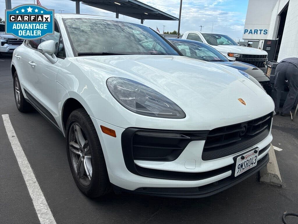 2024 PORSCHE Macan