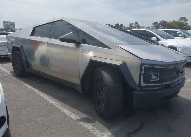 2025 TESLA Cybertruck