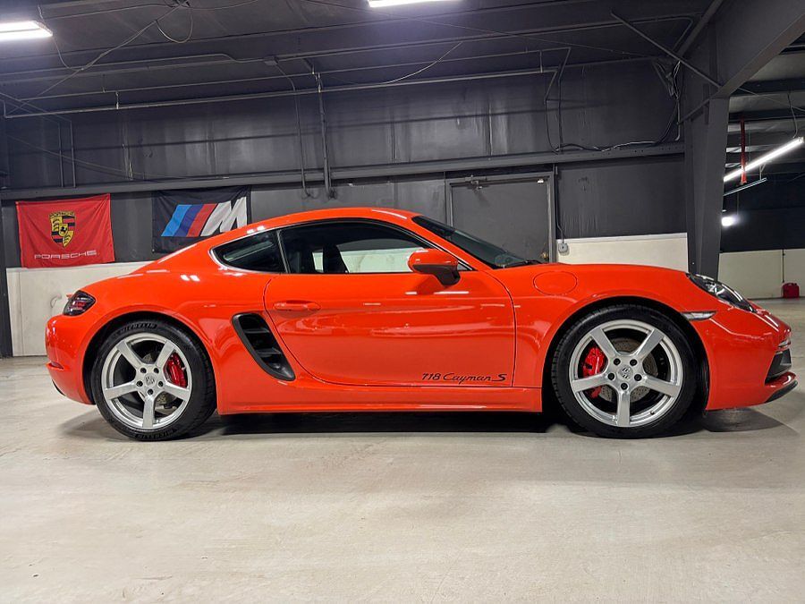 2018 PORSCHE 718