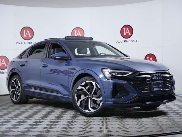 2024 AUDI Q8