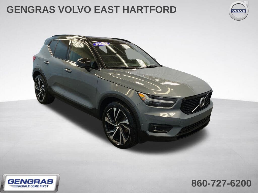 2022 VOLVO XC40