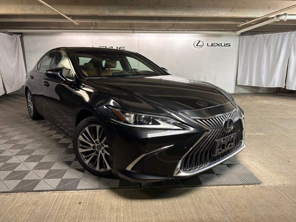 2019 LEXUS ES