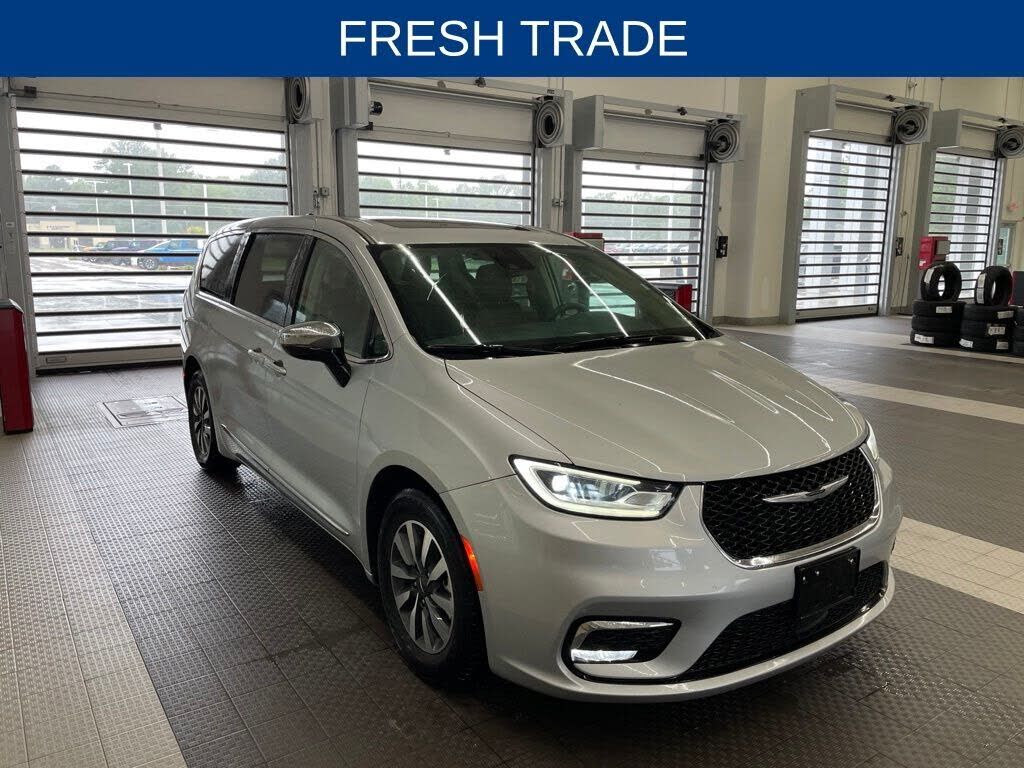 2023 CHRYSLER Pacifica