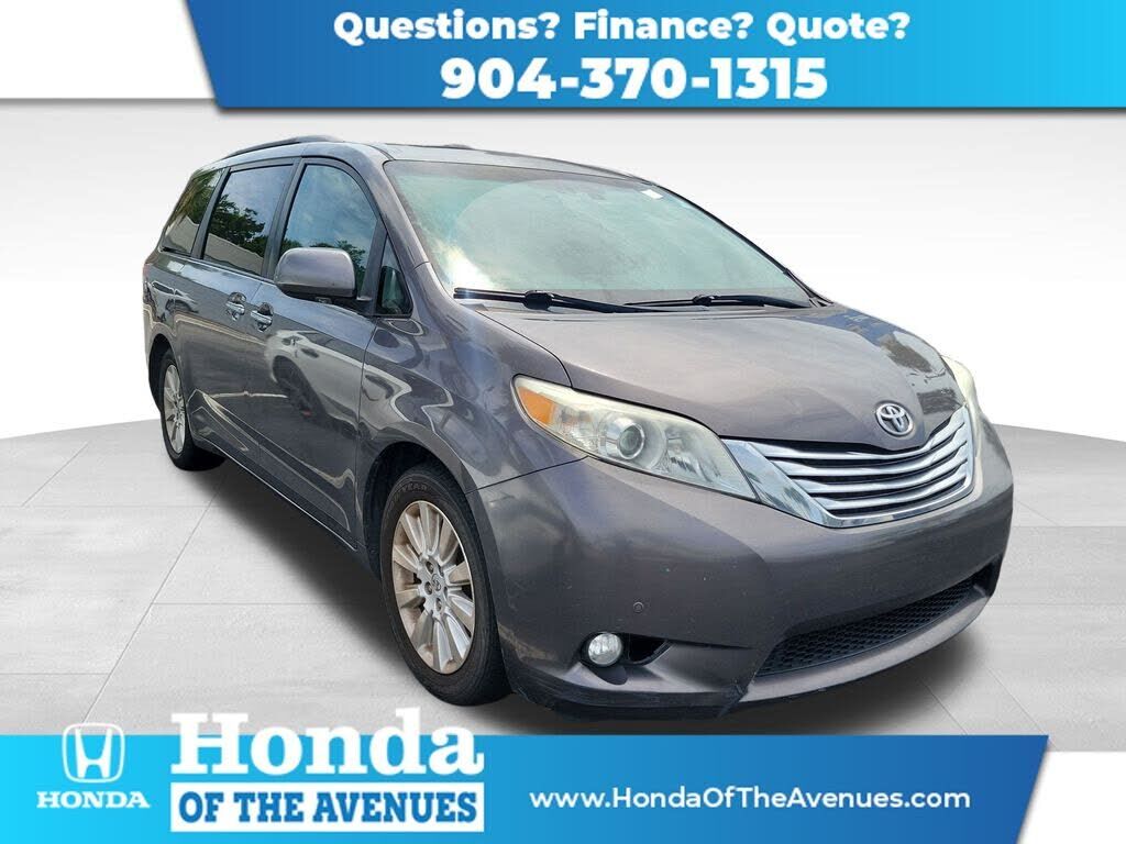 2012 TOYOTA Sienna