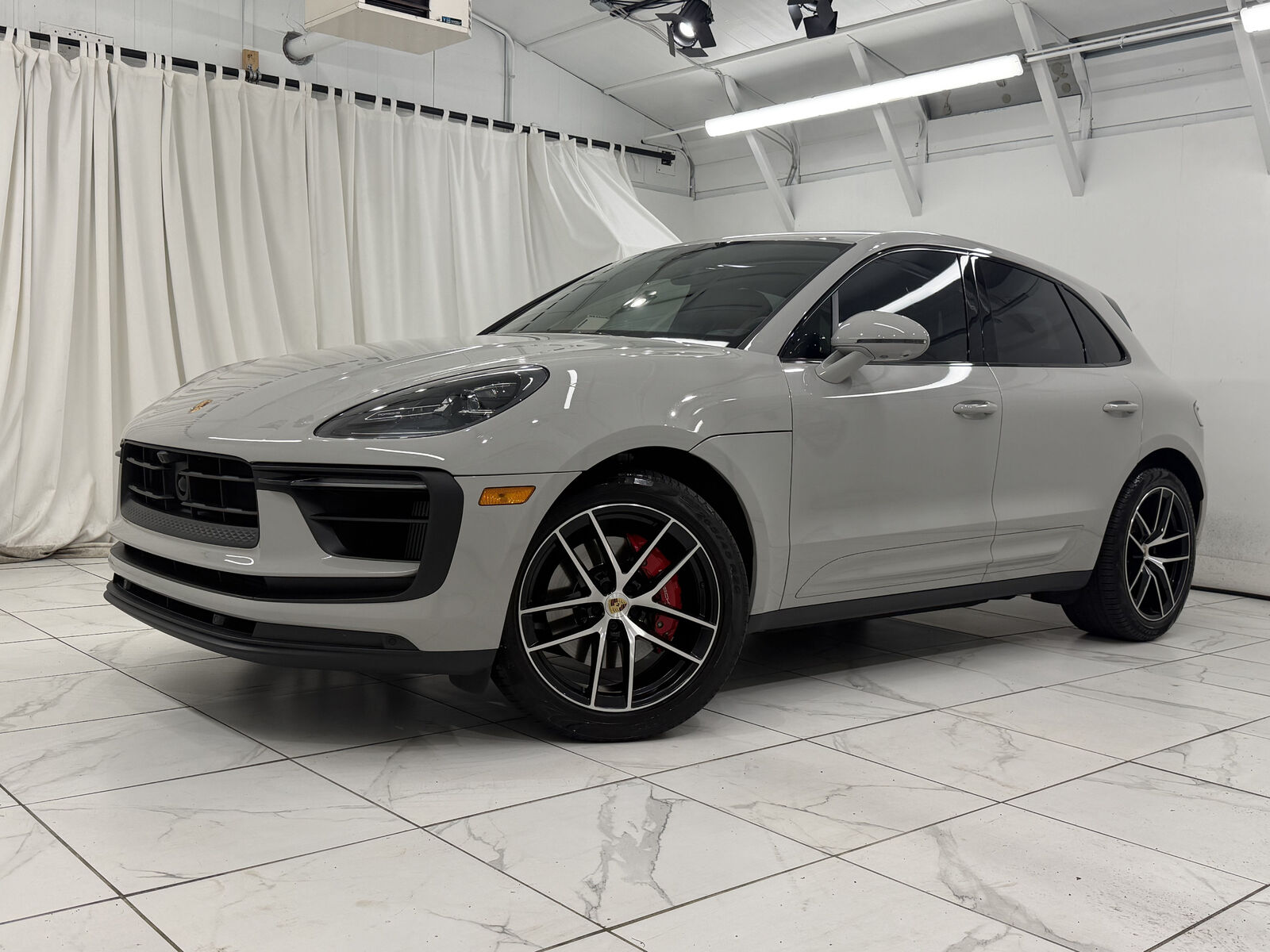 2024 PORSCHE Macan