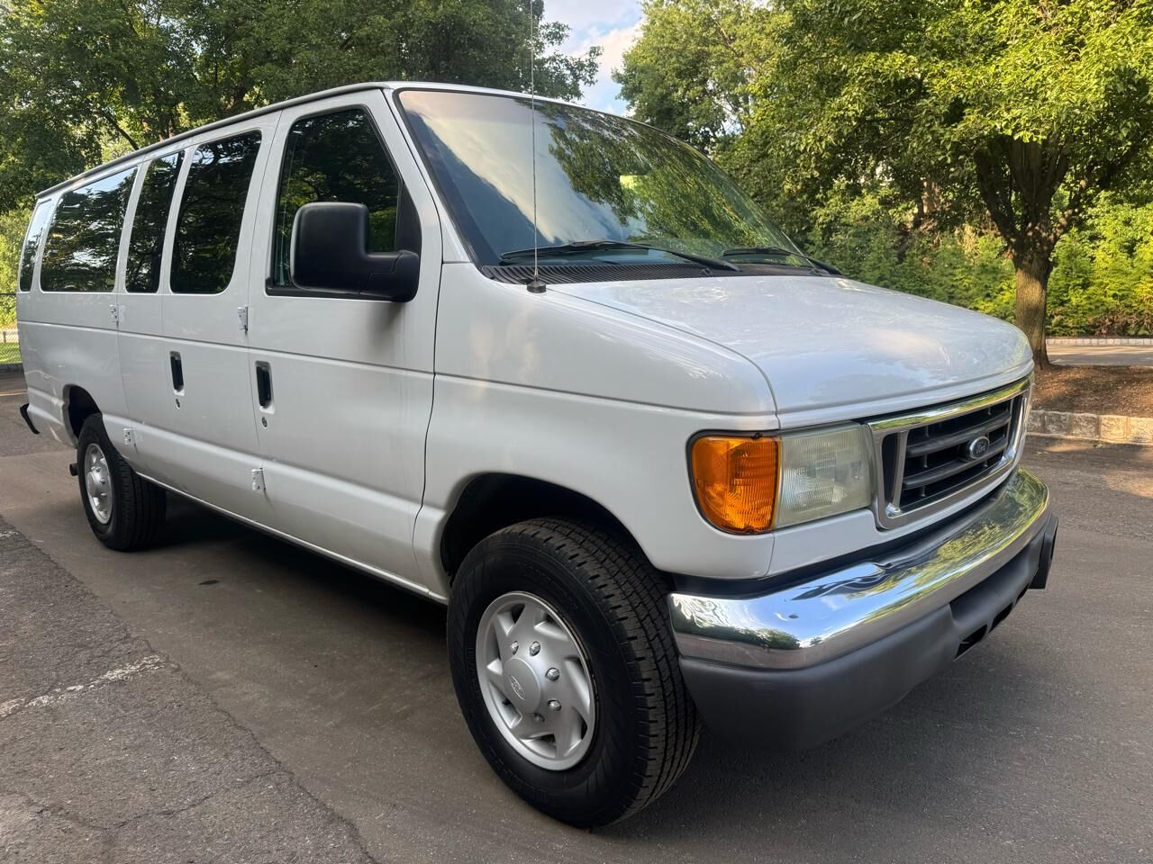 2005 FORD E-350