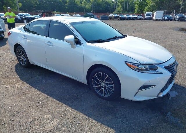 2016 LEXUS ES