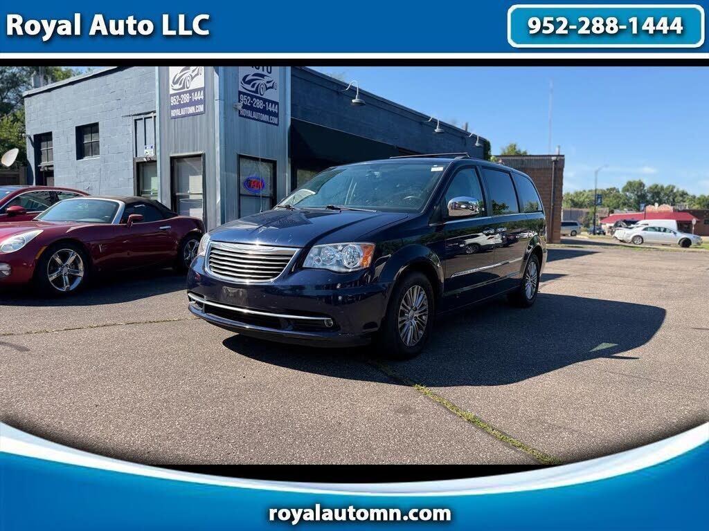 2015 CHRYSLER Town and Country