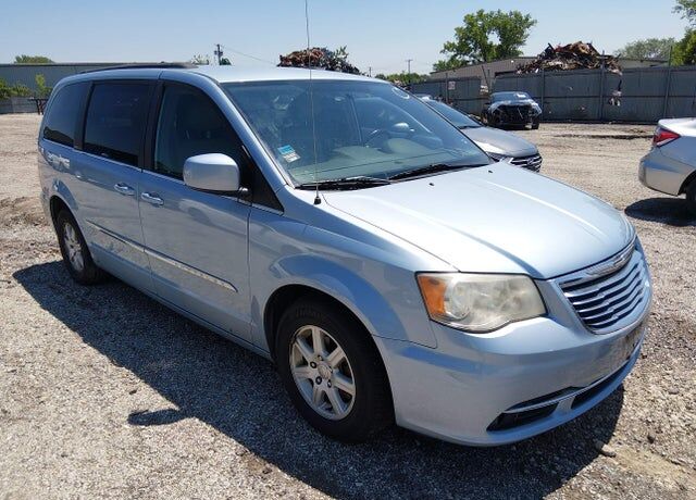 2013 CHRYSLER Town and Country
