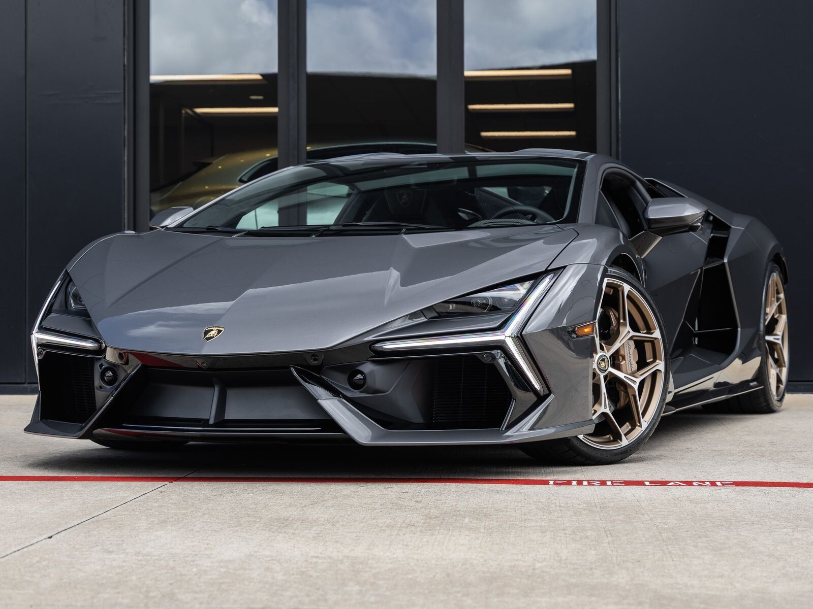 2026 LAMBORGHINI Revuelto