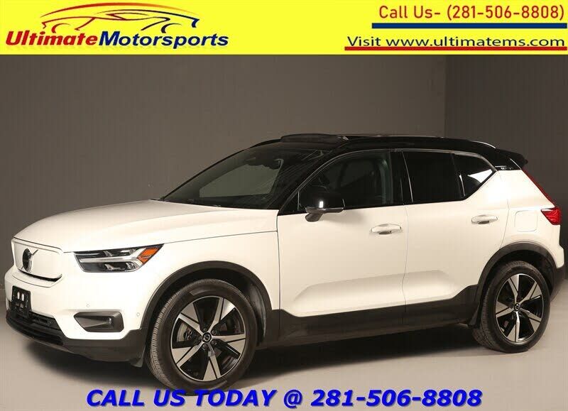 2022 VOLVO XC40