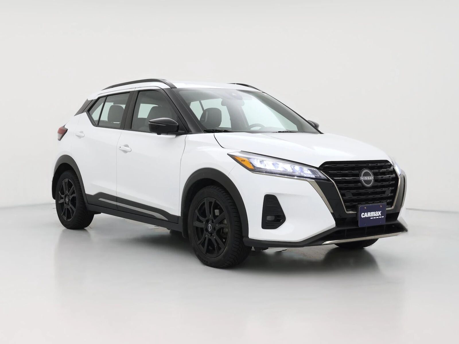 2023 NISSAN Kicks