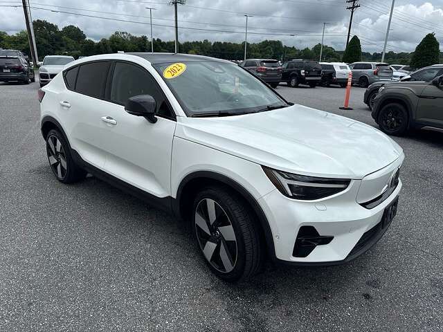 2023 VOLVO C40