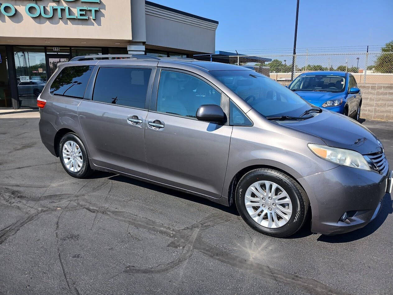 2015 TOYOTA Sienna