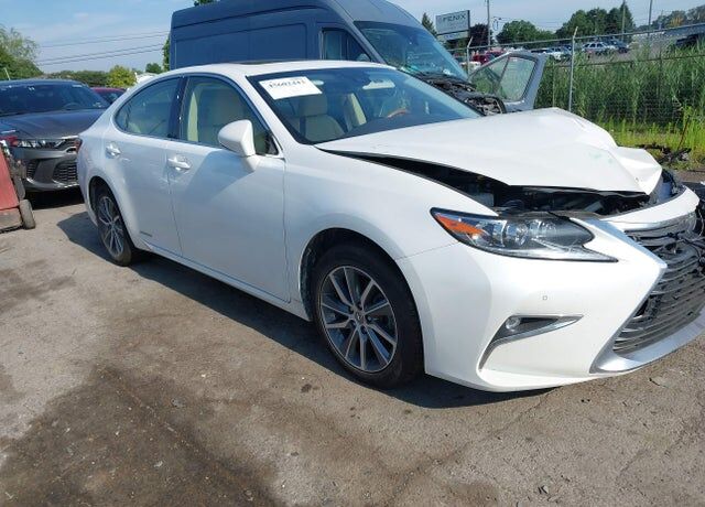 2018 LEXUS ES