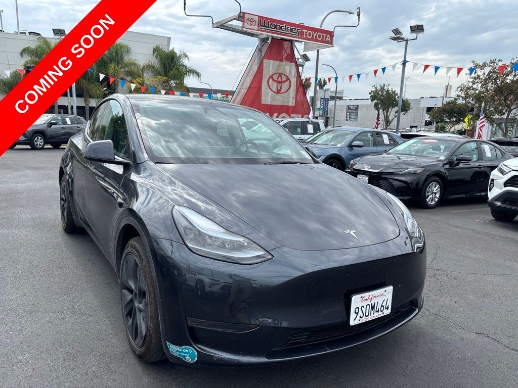 2025 TESLA Model Y