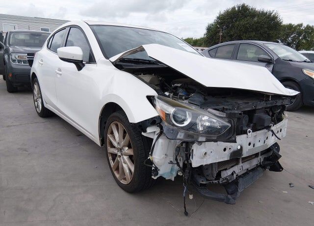 2017 MAZDA Mazda3