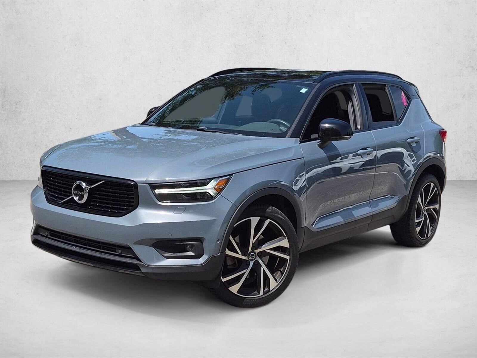 2022 VOLVO XC40