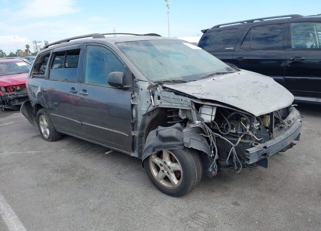 2004 TOYOTA Sienna