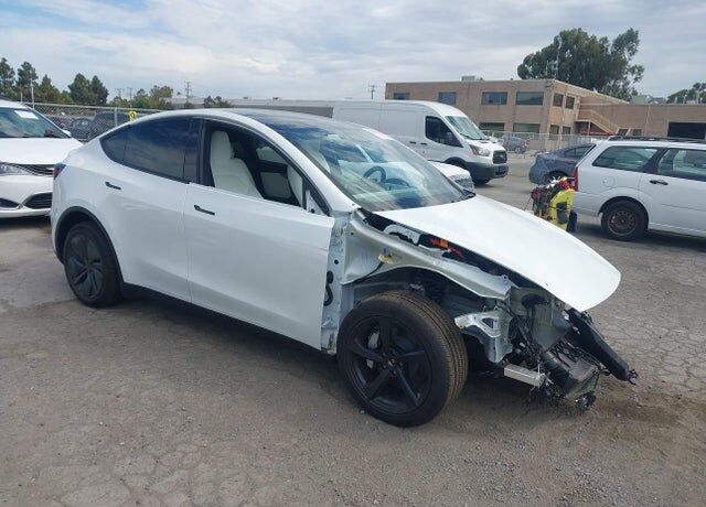2026 TESLA Model Y
