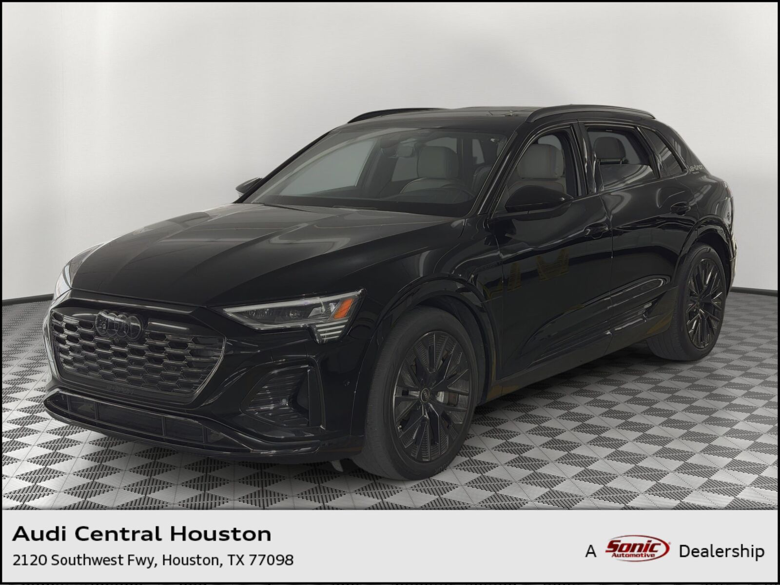 2024 AUDI Q8