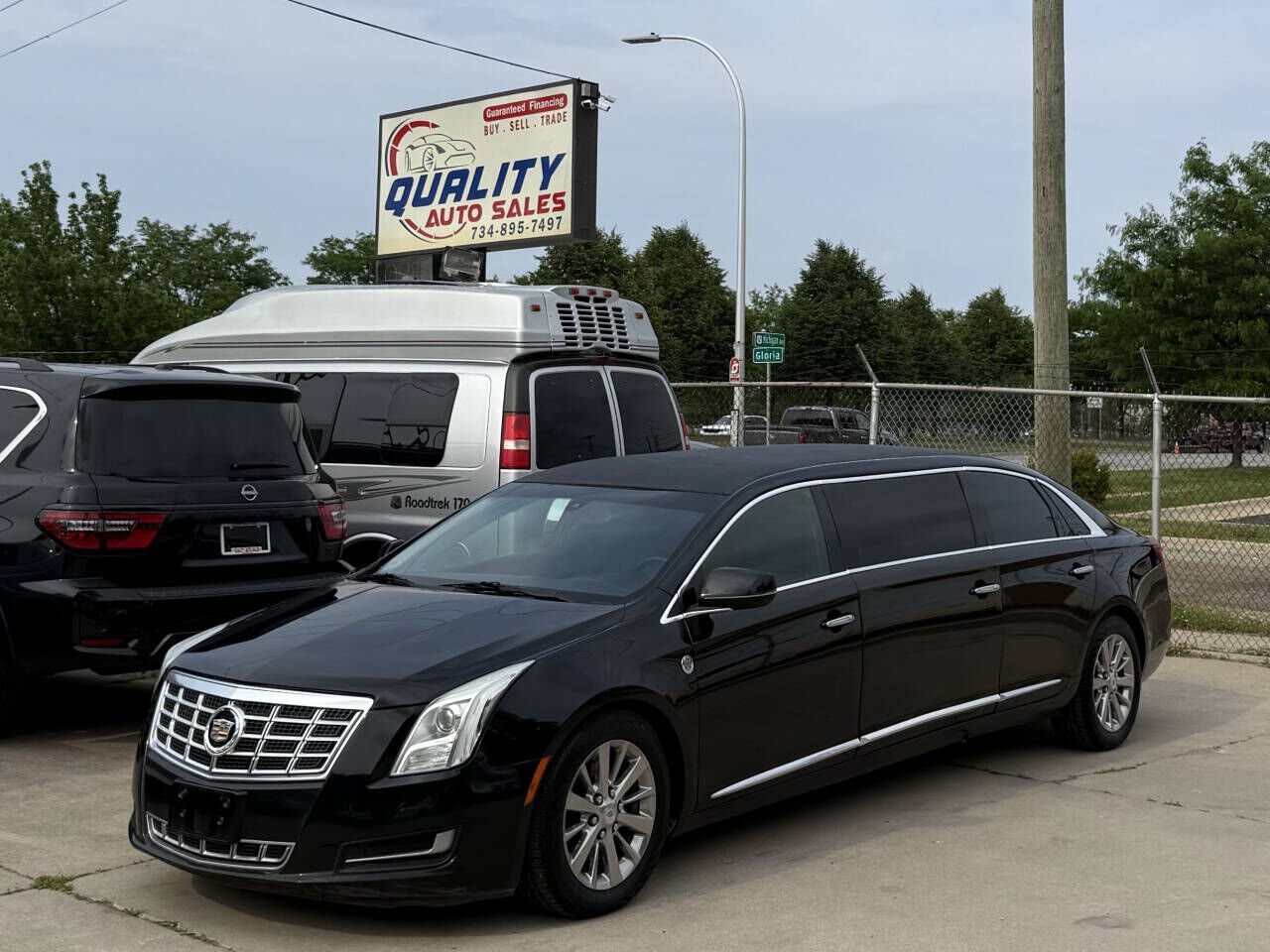 2013 CADILLAC Stretch Limousine