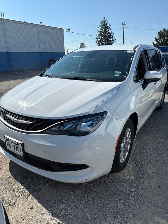 2023 CHRYSLER Voyager