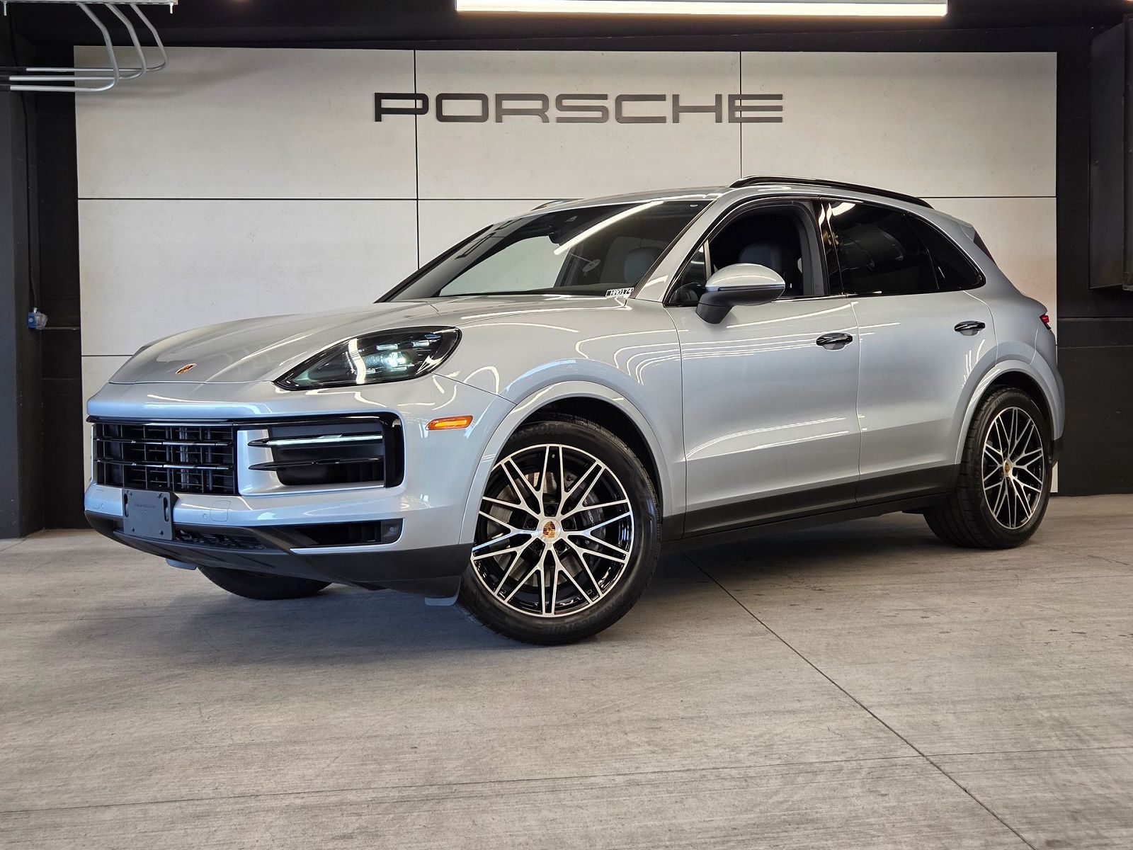 2024 PORSCHE Cayenne