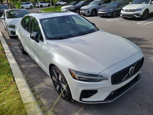2024 VOLVO S60