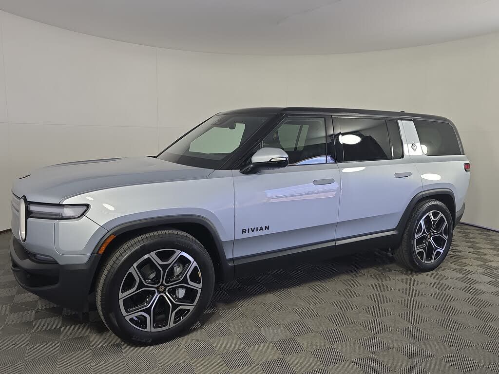 2025 RIVIAN R1S