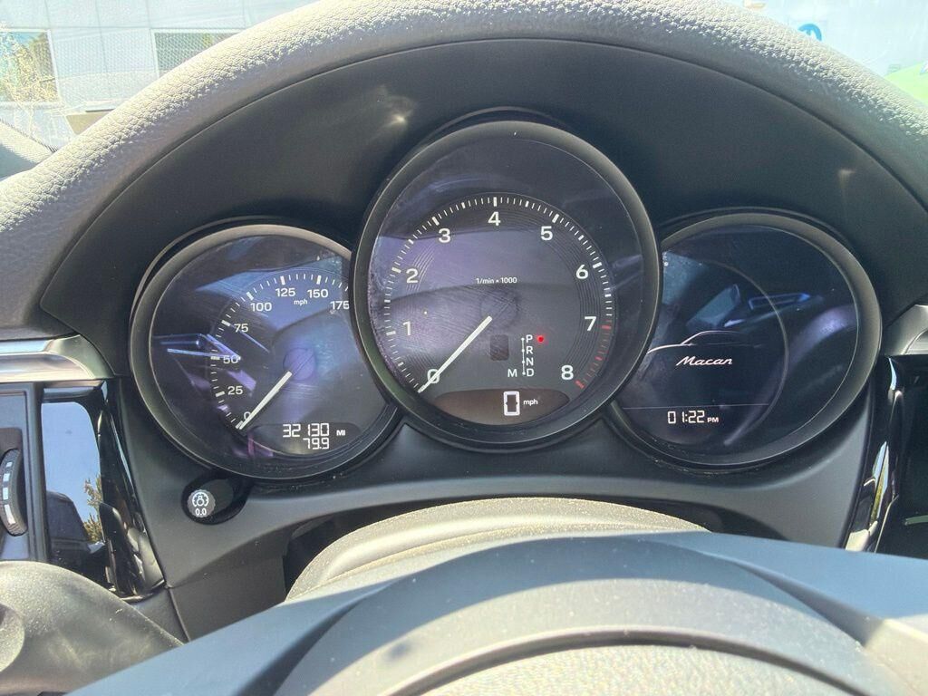 2024 PORSCHE Macan