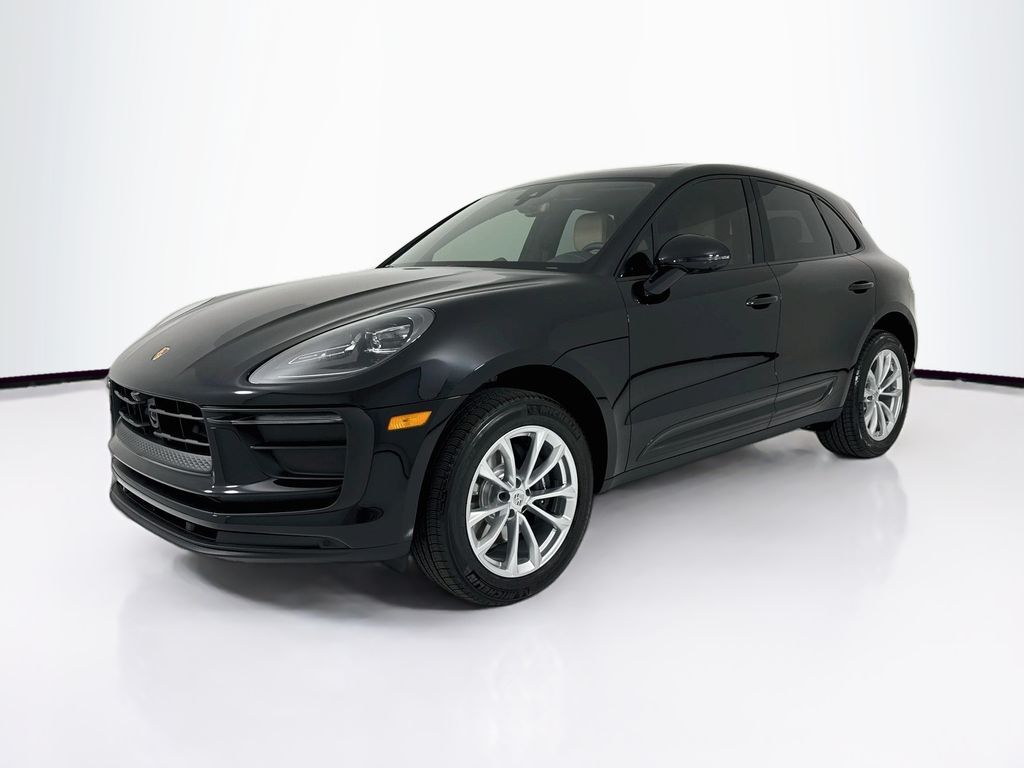 2026 PORSCHE Macan
