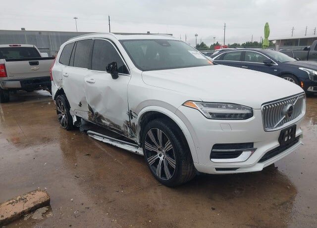 2023 VOLVO XC90
