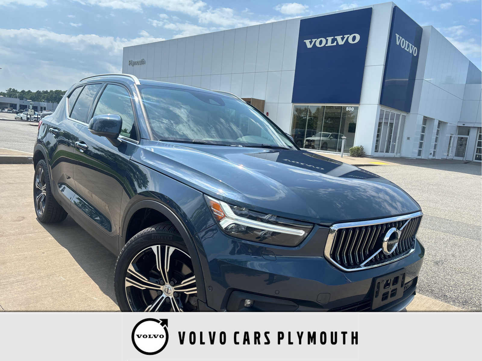 2022 VOLVO XC40