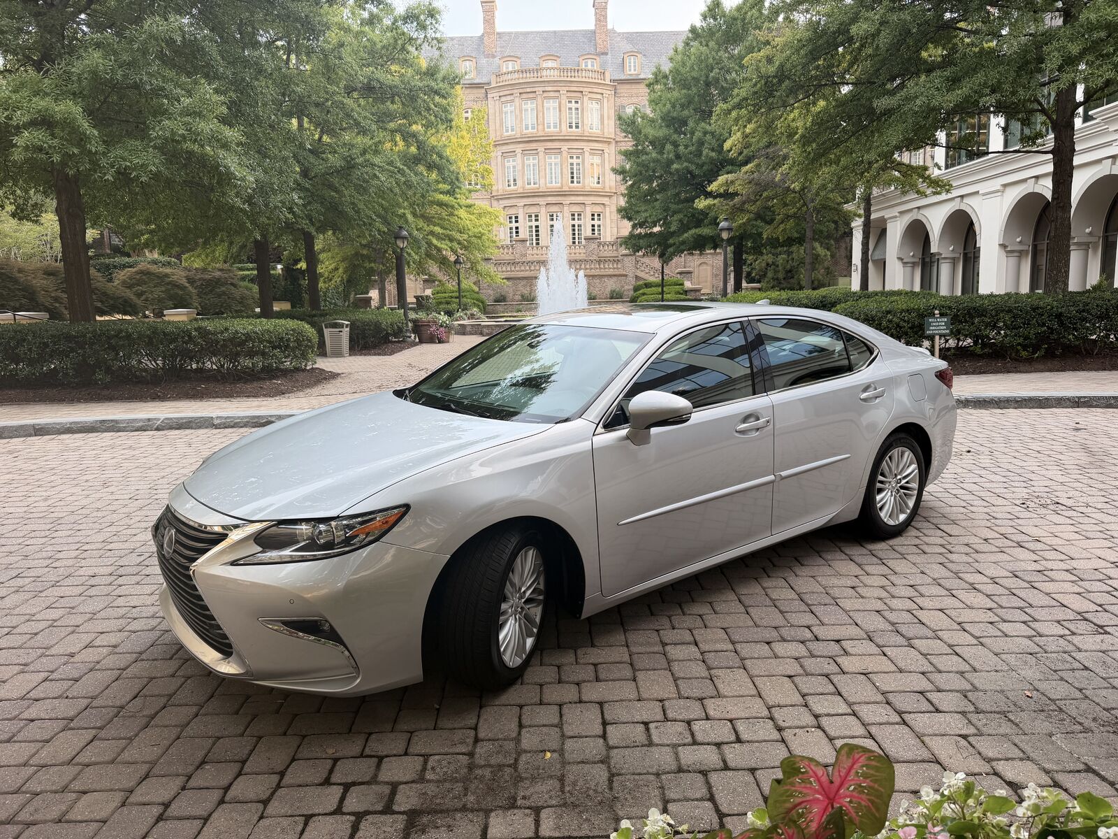 2017 LEXUS ES