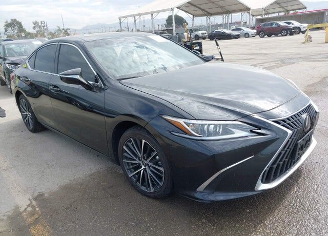 2025 LEXUS ES