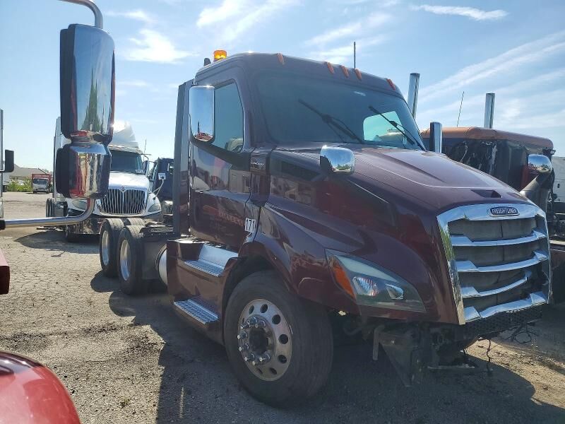 2018 FREIGHTLINER New Cascadia 116" Day cab