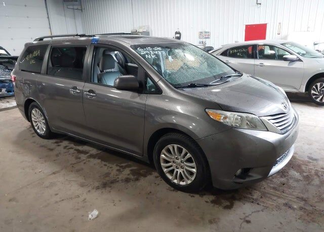2016 TOYOTA Sienna