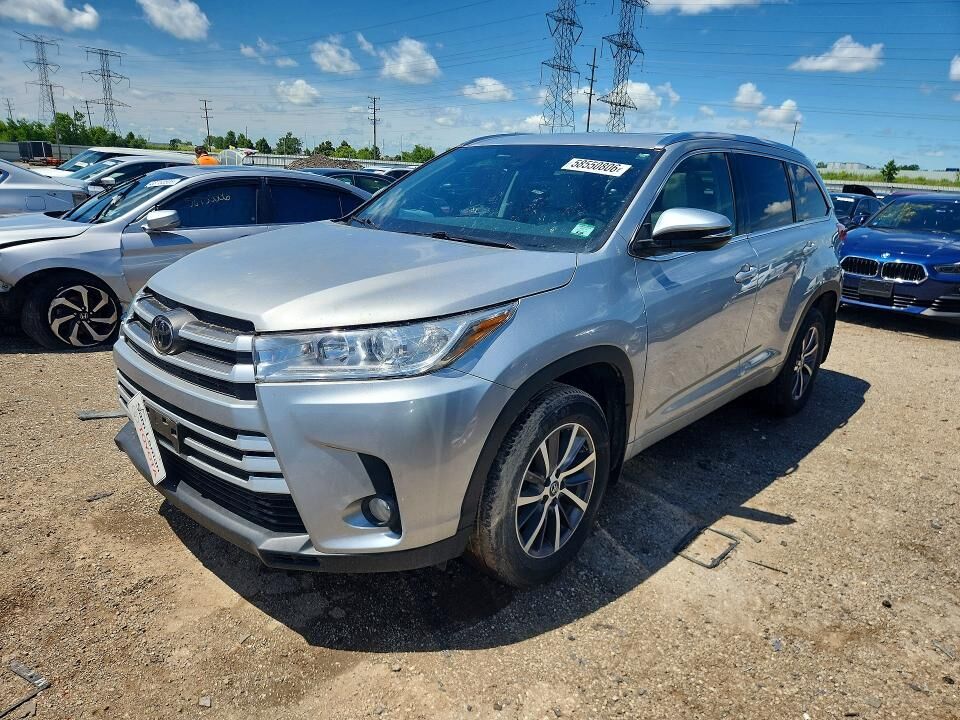 2017 TOYOTA Highlander