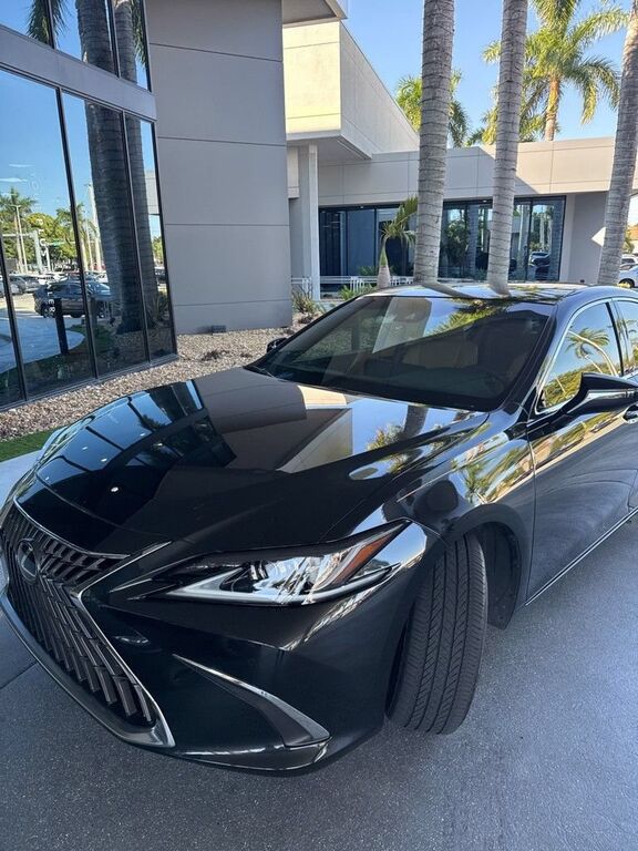 2022 LEXUS ES